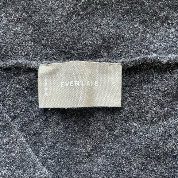 Everlane, V-Neck Sweater, Charcoal - Picture 4 of 5
